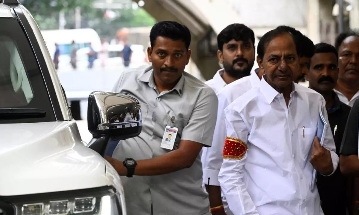 Former CM KCR appears before Kaleshwaram commission Former CM KCR appears before Kaleshwaram commission