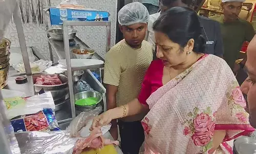 Dy Mayor takes hotel mgmt to task over unhygienic food