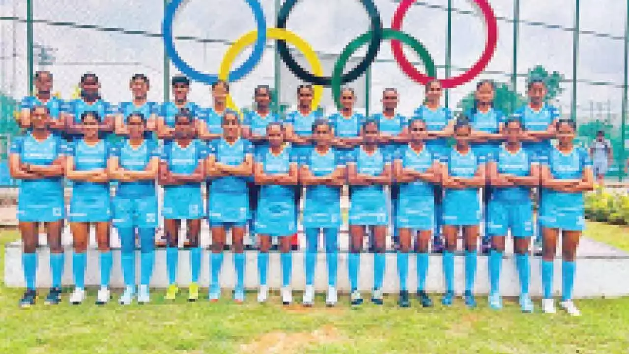 Junior women’s hockey team beats Belgium 2-1