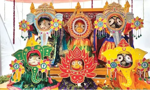 Odia people celebrate ‘Debasnana Poornima’ in city