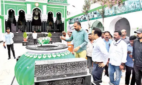 GHMC boss inspects Lal Darwaza temple, Bibi-ka-Alam ahead of Bonalu, Moharram