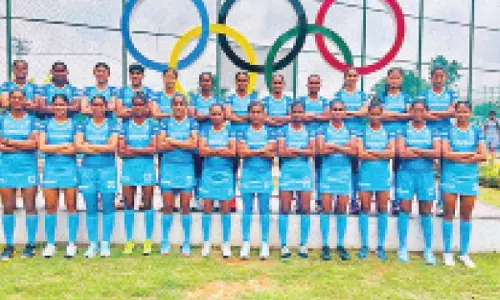 Junior women’s hockey team beats Belgium 2-1