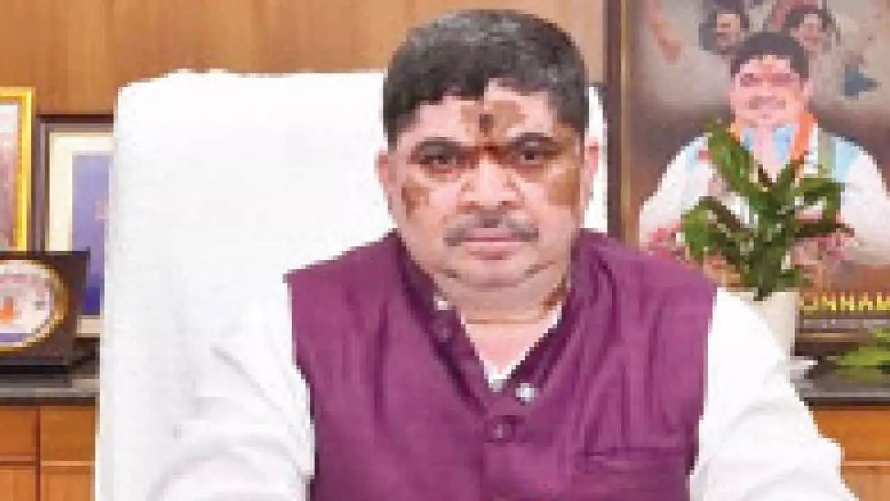 Ponnam tells BJP leaders to vent grievances before Kishan Reddy