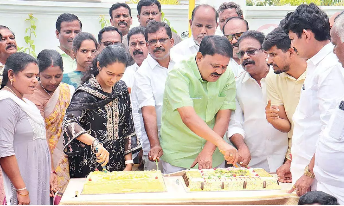 Swarnandhra governance possible only with CM Naidu: MLA Palle Swarnandhra governance possible only with CM Naidu: MLA Palle