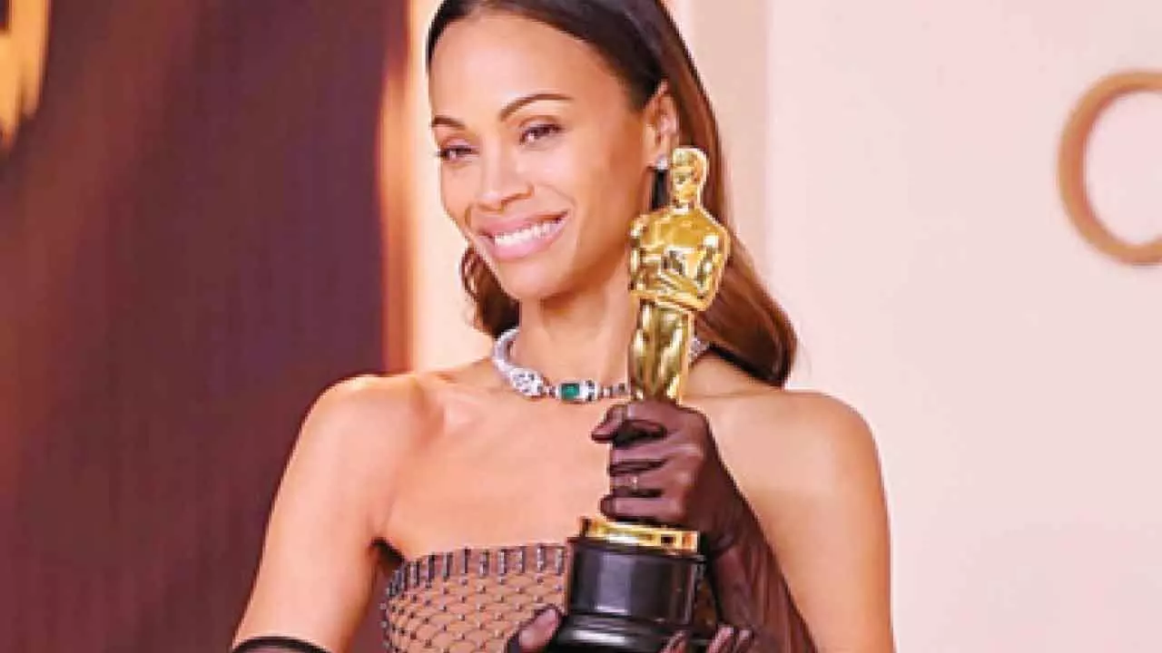 Zoe Saldana declares her Oscar to be gender-fluid with pronouns they/them Zoe Saldana declares her Oscar to be gender-fluid with pronouns they/them