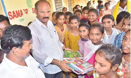 Distribution of textbooks begins in govt schools