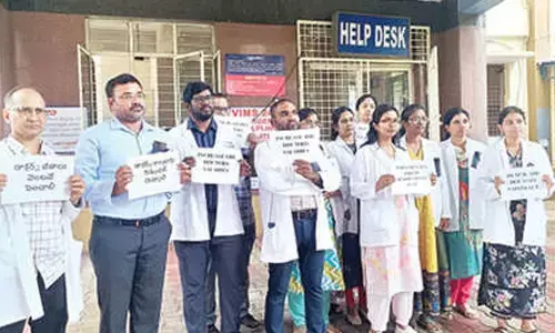 Doctors stage protest at VIMS