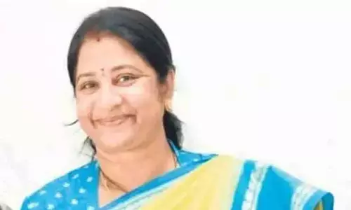 Dy Mayor distributes books, uniforms to students