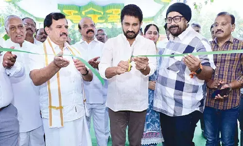 Ramraj opens new showroom at Tadepalli