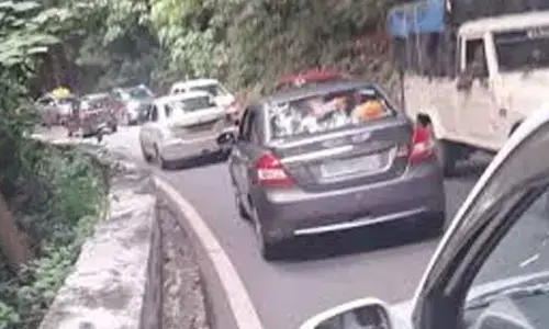 Traffic chaos grips Agumbe Ghat