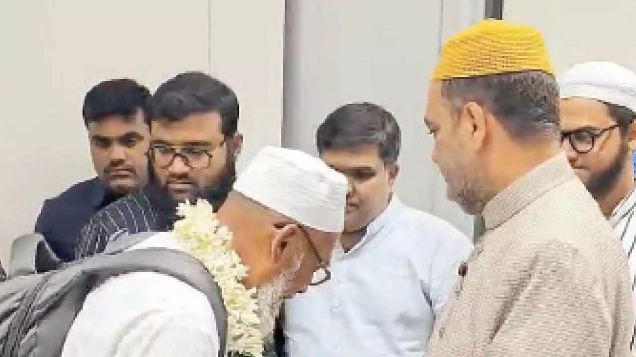 Hyderabad: First batch of Haj pilgrims return to city Hyderabad: First batch of Haj pilgrims return to city