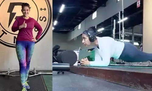 Manisha Koirala flaunts impressive core strength with planks