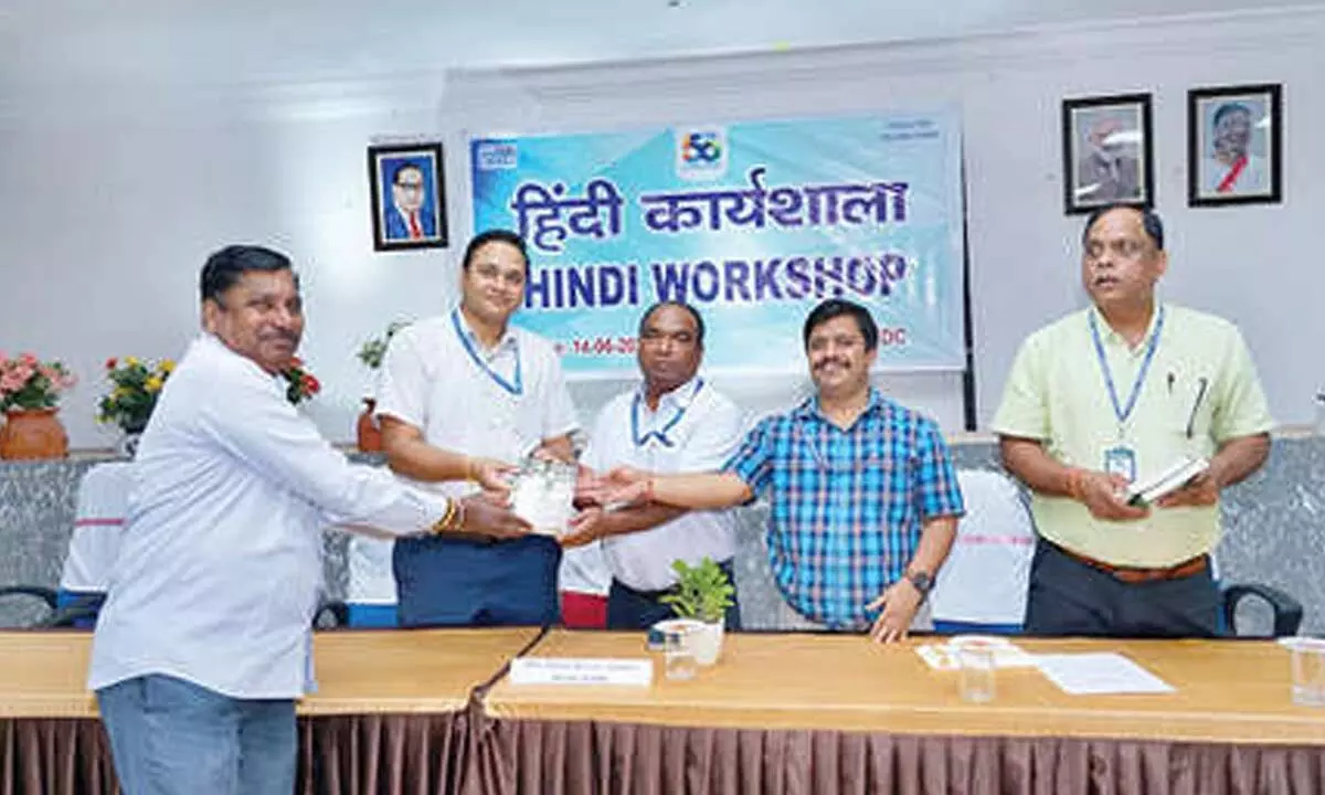 NTPC employees motivated to communicate in Hindi NTPC employees motivated to communicate in Hindi