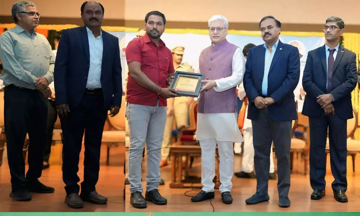 Governor presents ‘Best Service’ award to Wanaparthy man