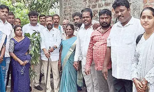 Naini lays foundation stone for Indiramma houses in Kazipet