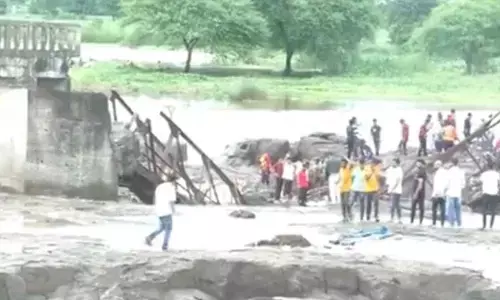 Two drowned as bridge collapses in Pune, rescue operations on