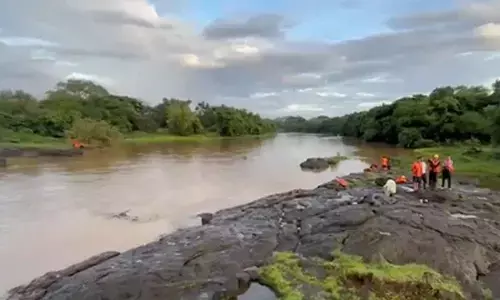 Two drowned in Pune bridge collapse, PM Modi speaks to CM Fadnavis