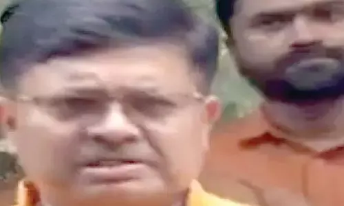 Non-servitors banned from climbing chariots