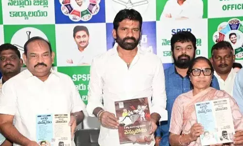 Naidu, brand ambassador for backstabbing politics: Parvathareddy