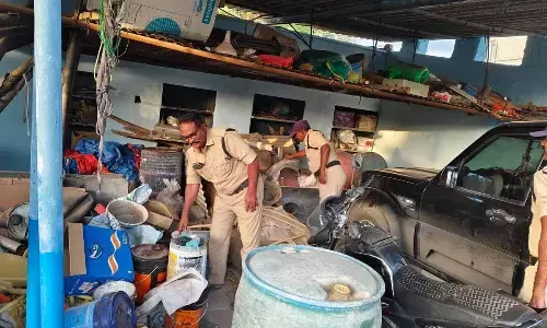 Search ops held in Allagadda, Illicit liquor and vehicles seized