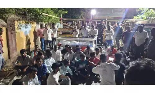 Jharkhand Panchayat Sevak’s suicide triggers massive protest outside Giridih block office