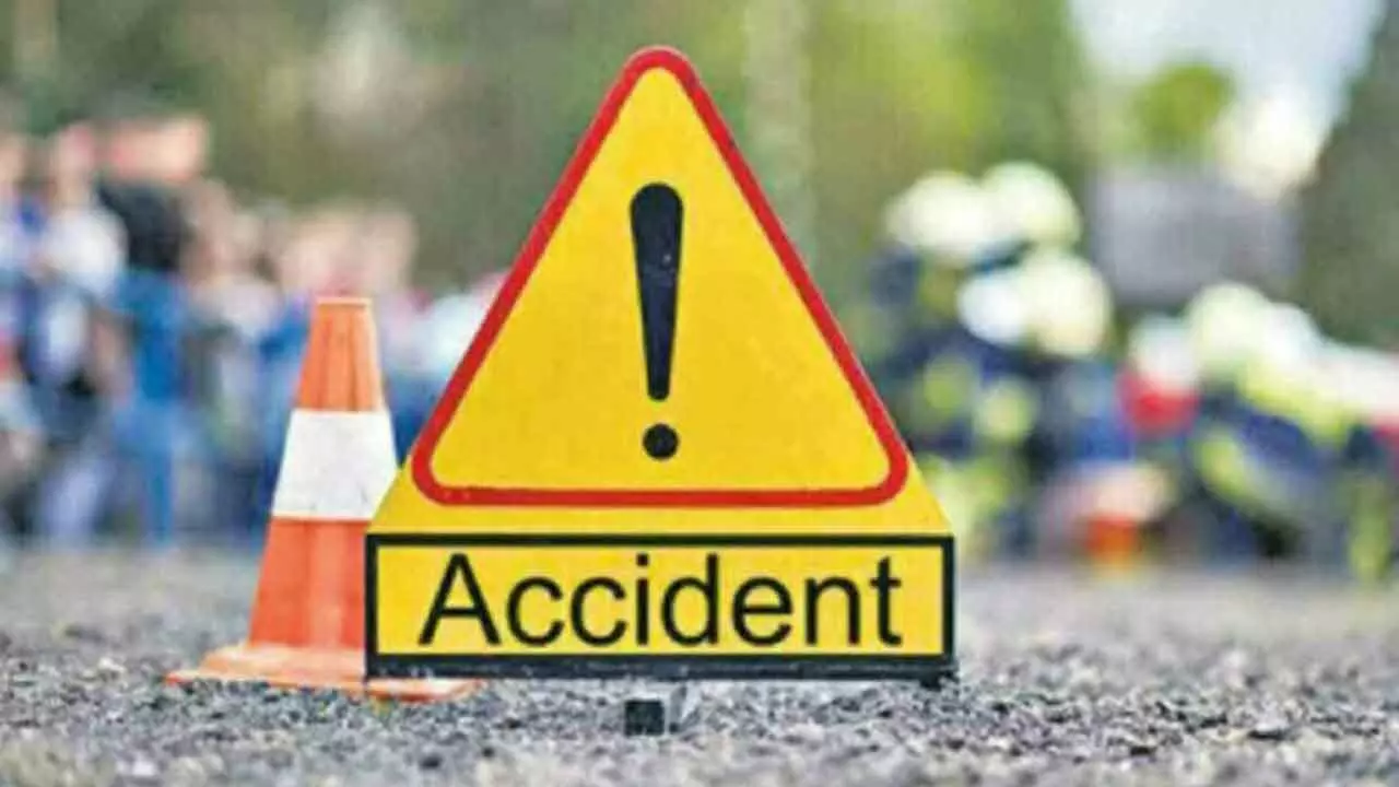 Khanapur: Two killed as car hits tree Khanapur: Two killed as car hits tree