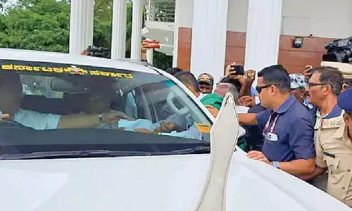 Farmers block CM’s car over police excesses