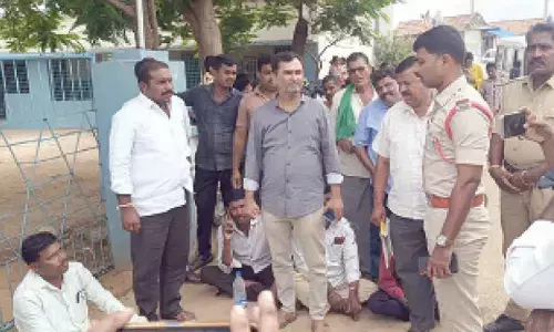 Contractor locks school over unpaid bills