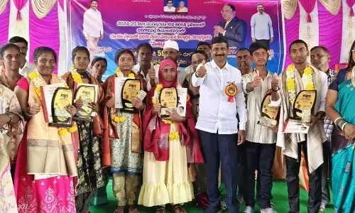 BC Raja Reddy presents merit scholarships to tenth grade toppers, Urges students to aspire for greatness