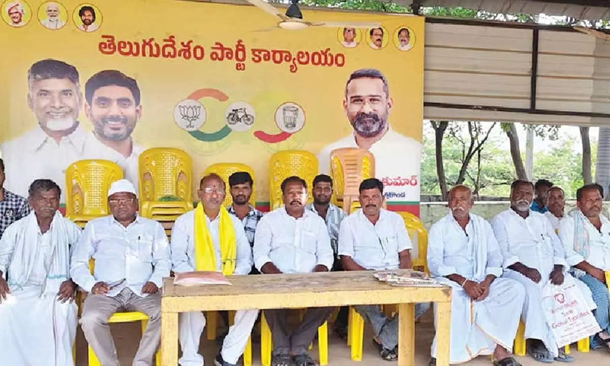 Prominence should be given to working activists