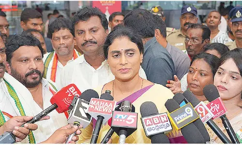 Sharmila says she is a victim of KCR’s phone tapping