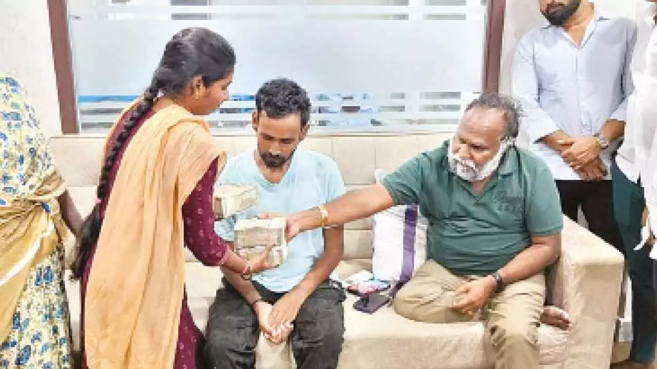 On Rahul Gandhi’s b’day, Jagga Reddy extends `10 lakh assistance to a cancer patient On Rahul Gandhi’s b’day, Jagga Reddy extends `10 lakh assistance to a cancer patient