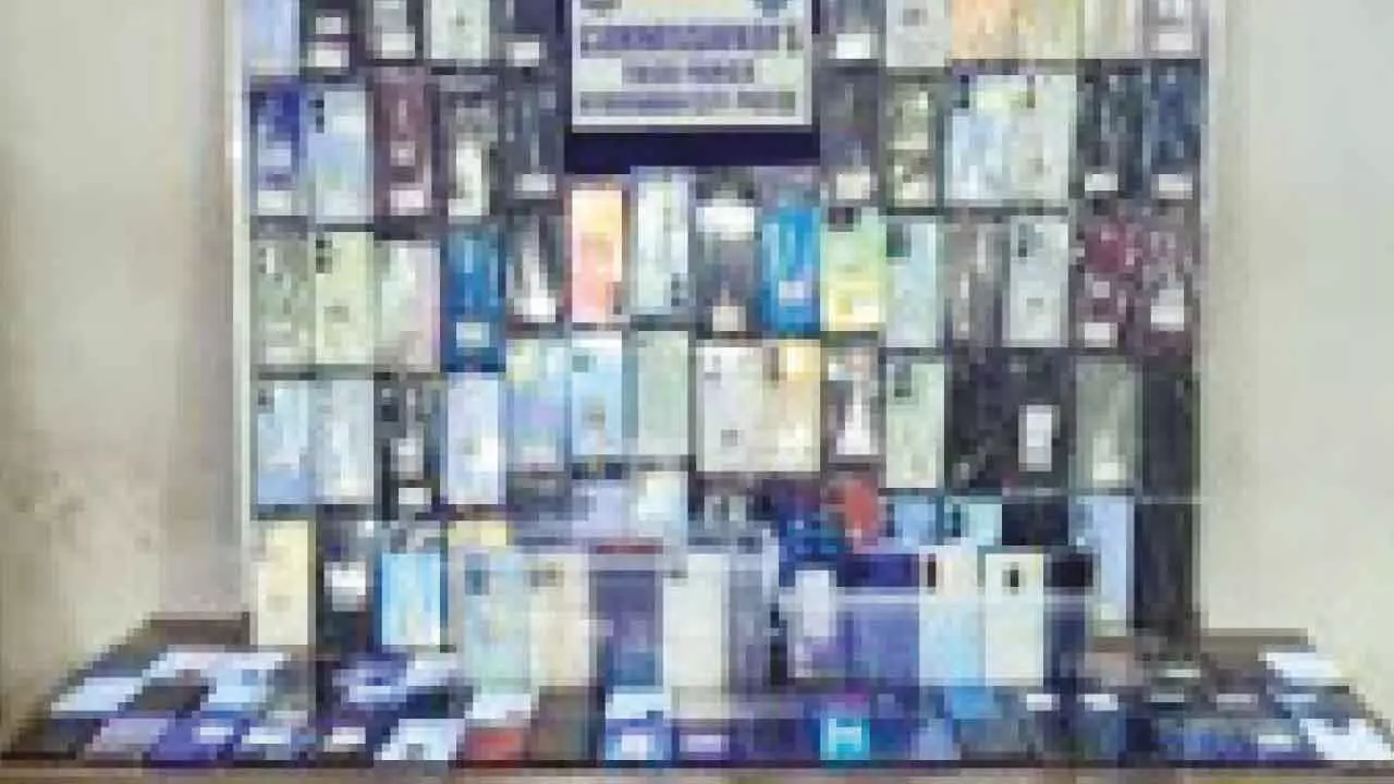 3 thieves arrested, six stolen phones recovered 3 thieves arrested, six stolen phones recovered