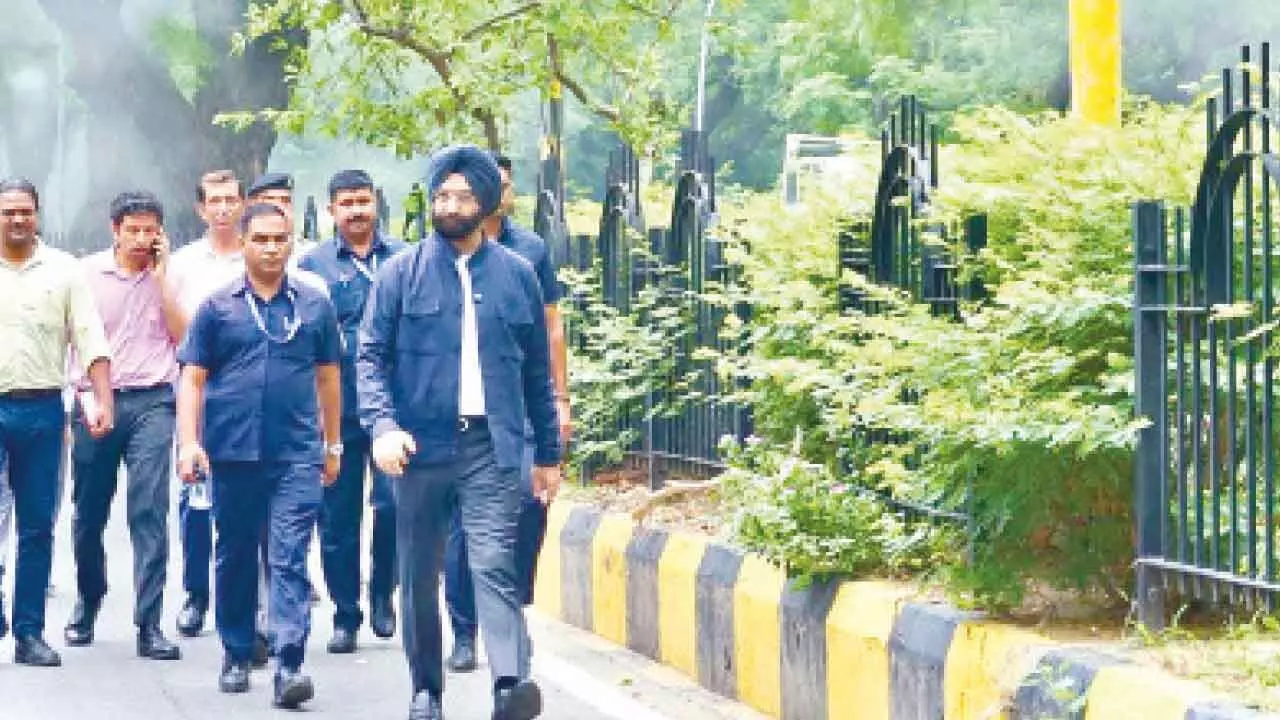 Delhi expands anti-pollution drive with automatic misting systems Delhi expands anti-pollution drive with automatic misting systems