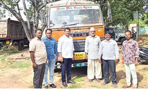 Vigilance officials seize illegal transportation of PDS Rice