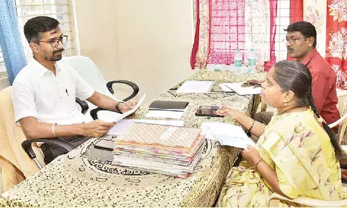 Collector inspects Sakhi Centre