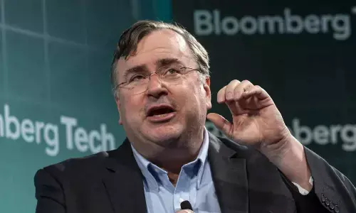 Reid Hoffman Downplays AI Job Loss Fears, Urges Focus on Human-AI Collaboration