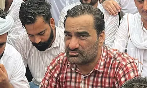 Rajasthan: Hanuman Beniwal stages dharna in rain over doctor’s suicide case