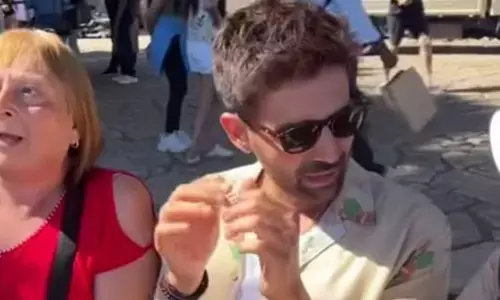 Kartik Aaryan plays Messi Vs Ronaldo with Argentinean aunties