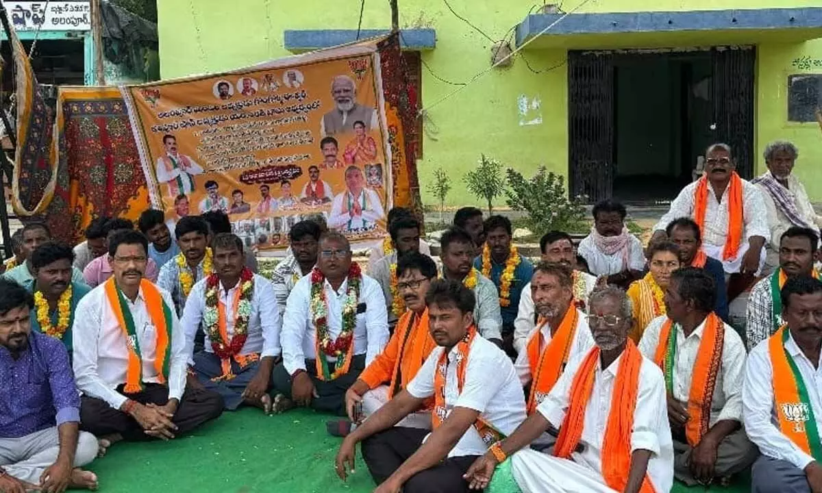 “State Neglects, Centre Delivers” — BJP Stages Protest in Alampur Over Road Woes and Flood Victim Neglect “State Neglects, Centre Delivers” — BJP Stages Protest in Alampur Over Road Woes and Flood Victim Neglect