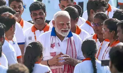 PM Modi leaves to Delhi after participating in YogaAndhra event