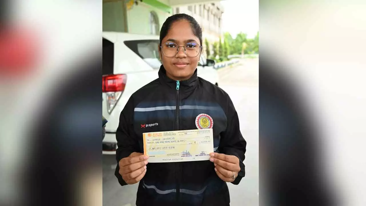 Chhattisgarh CM arranges funds for softball player Shalu Dahariya to take part in international event