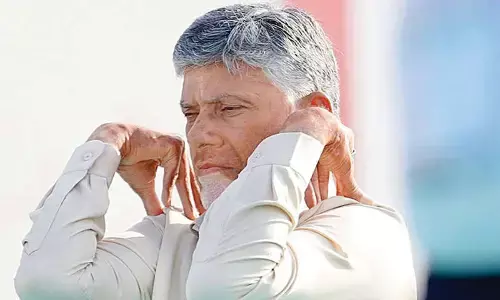 CM lauds Vizagites for massive IYD turnout