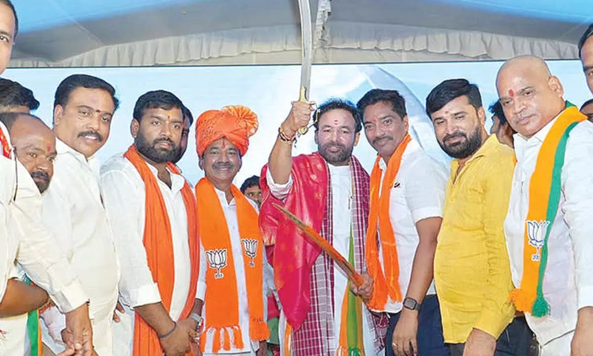 Modi focuses on serving people