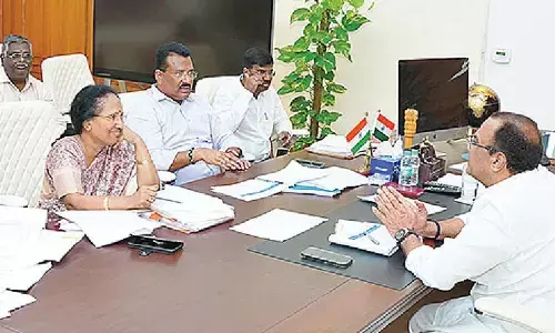 R&B Min assures to resolve issue of pending contractor bills