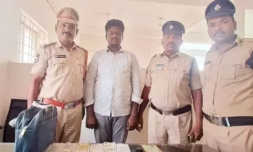 Man held with Rs 15 lakh counterfeit currency