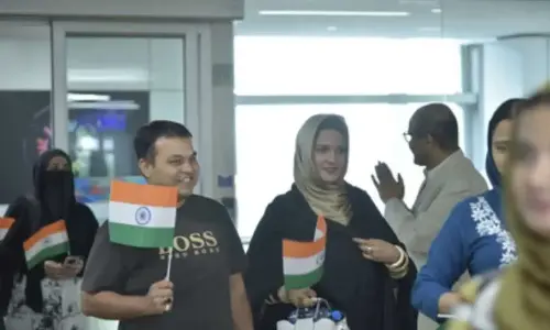 16 return from Iran to warm welcome