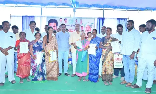 Indiramma Housing Scheme Beneficiaries Urged to Expedite Construction: 830 Houses Sanctioned for Dharur Mandal