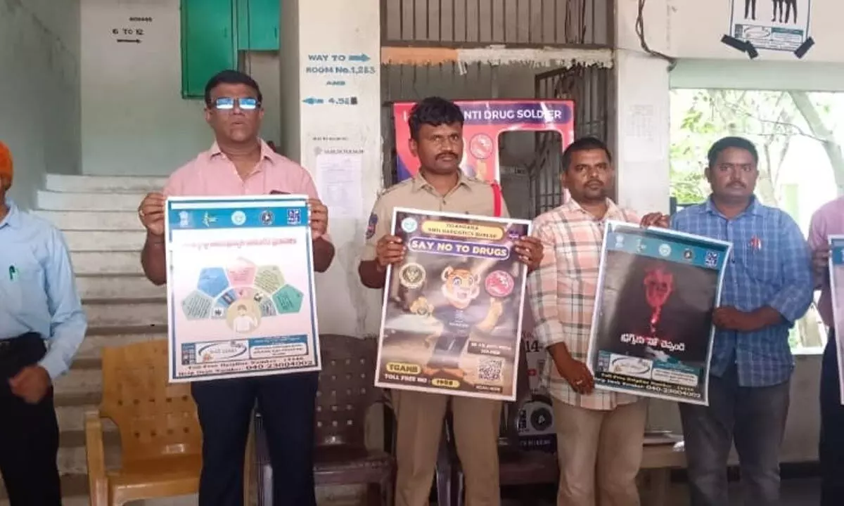 Gadwal Police Intensify Anti-Drug Campaigns to Protect Youth and Promote Public Safety Gadwal Police Intensify Anti-Drug Campaigns to Protect Youth and Promote Public Safety