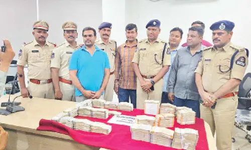 Afzalgunj police bust inter-state attention diversion gang, seize Rs 40 lakh